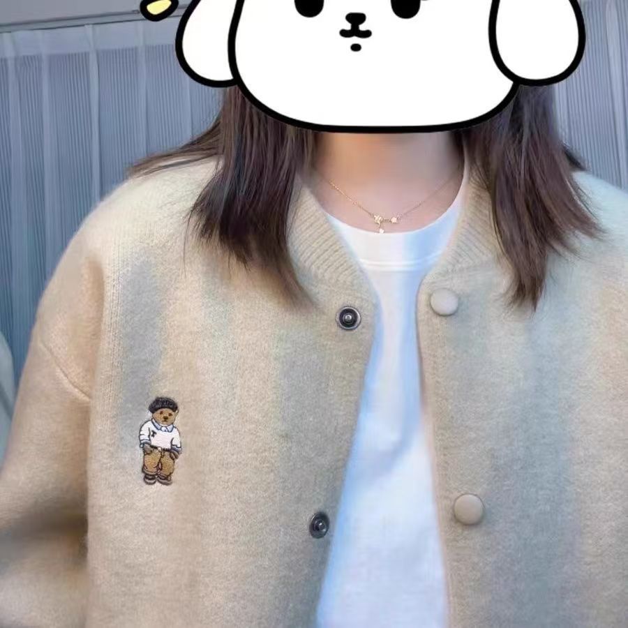 Damen Strickjacke mit Knöpfen und Bärenstickerei Norvielle