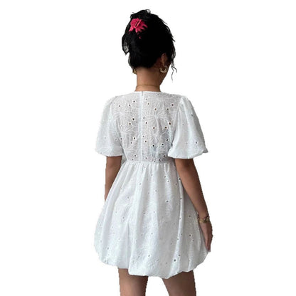 Damen Minikleid Florales Lochstickdesign V-Ausschnitt Norvielle