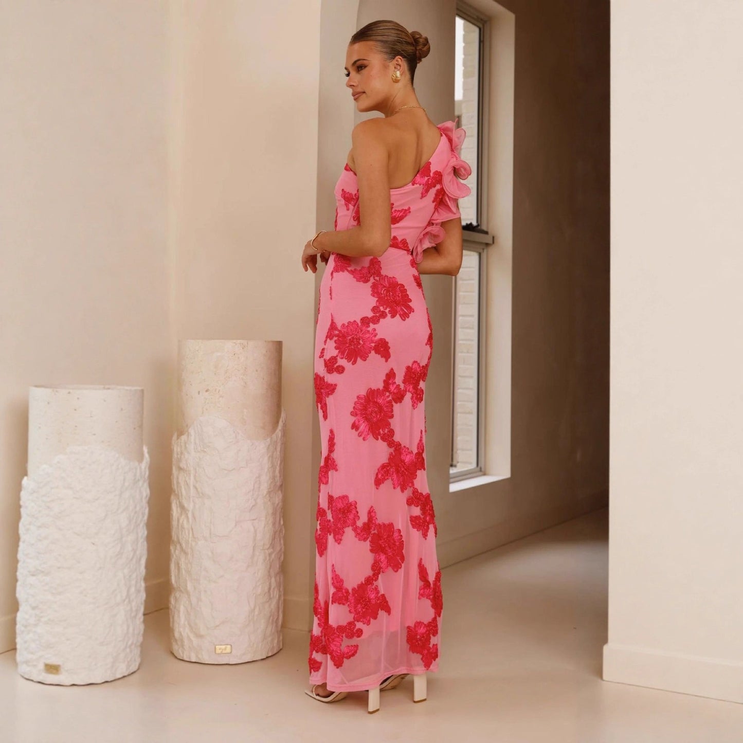 Damen Abendkleid Asymmetrischer Träger Florale Applikationen Norvielle