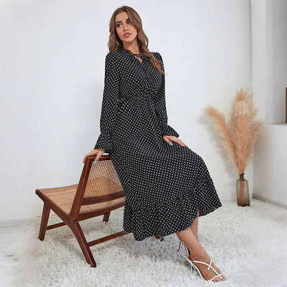 Damen Maxikleid mit Punkten und Taillengürtel