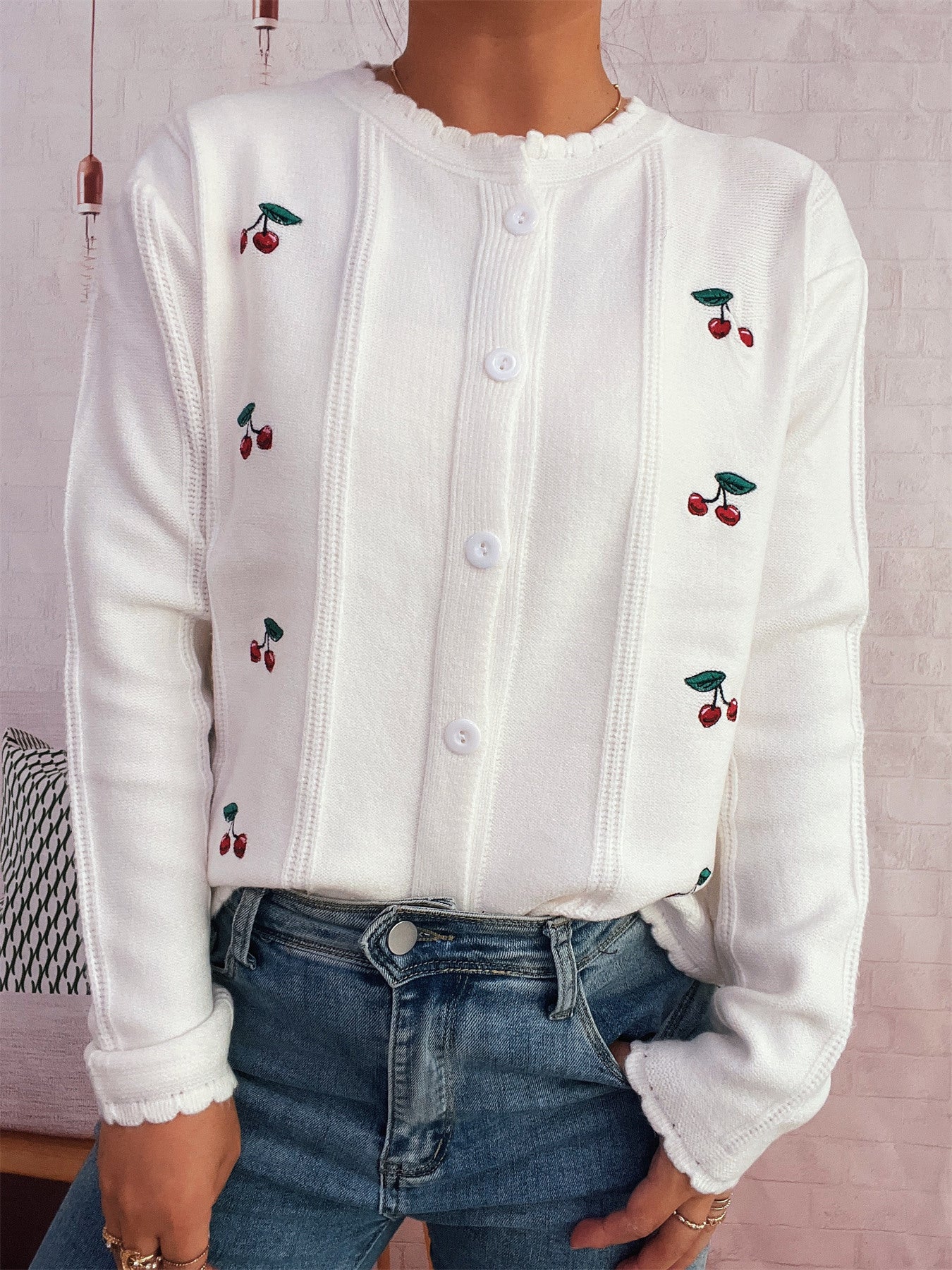 Damen Strickjacke Kirschenmotiv Rüschenkragen Norvielle