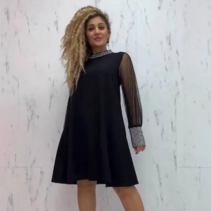 Damen Abendkleid mit transparenten Ärmeln und Glitzerakzenten