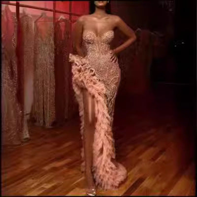 Damen Abendkleid Figurbetonung Rüschendetails schimmernde Perlen