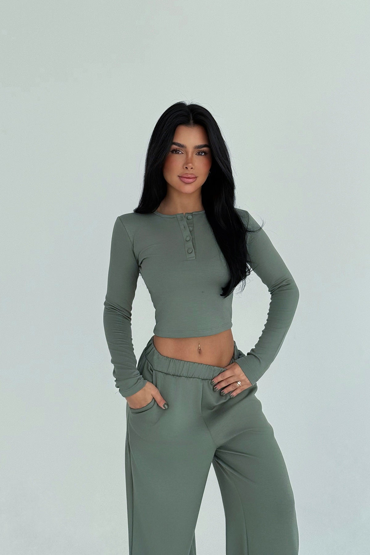 Damen Cropped- mit Knopfleiste und Jogginghose Bequem