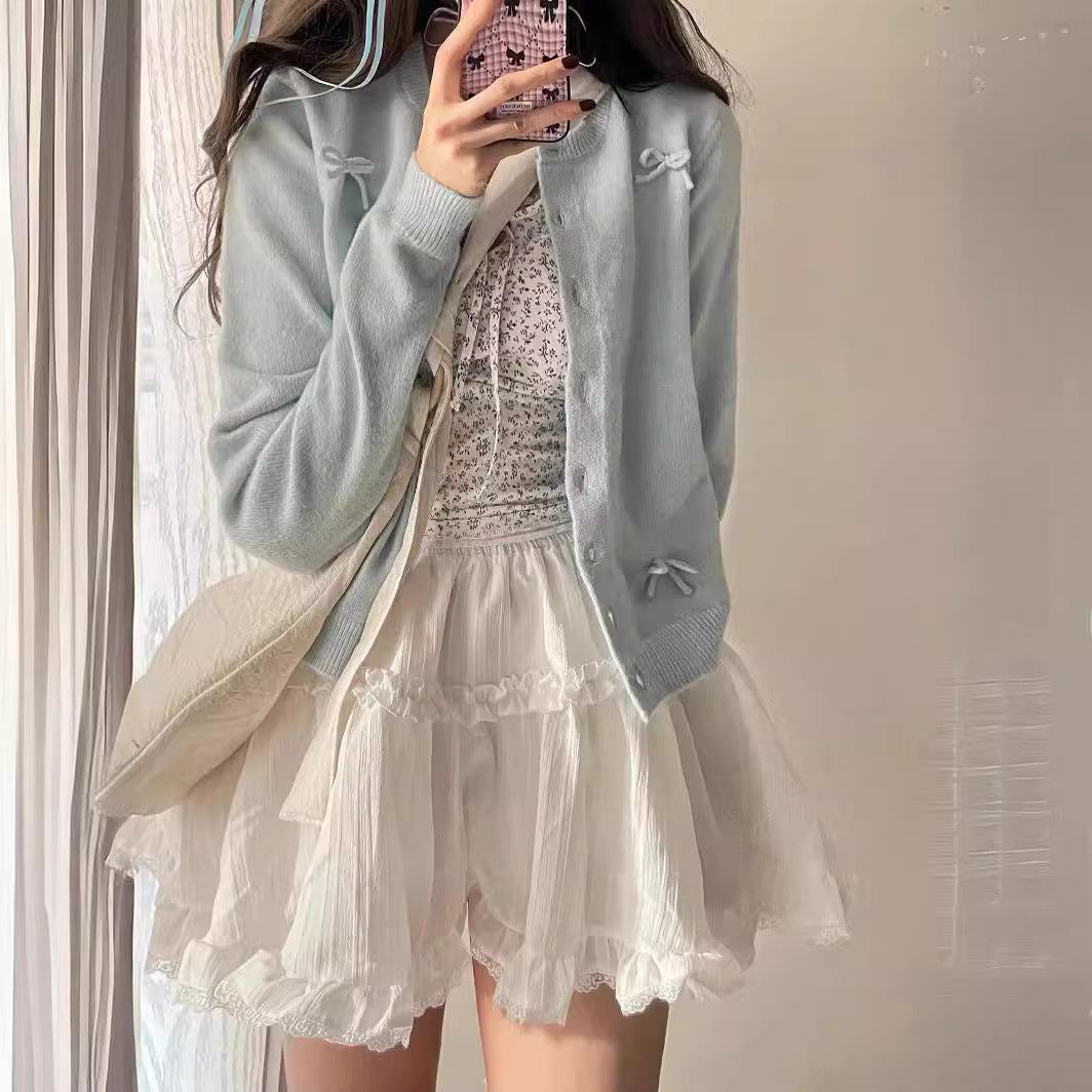 Damen Strickjacke Blumenapplikation Rüschensaum - Norvielle