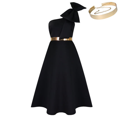 Damen Schulterfreies Kleid mit Halstuch und Goldakzent