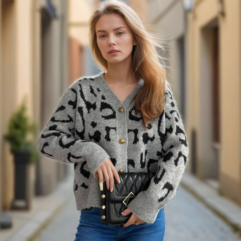 Damen Strickjacke Animalmuster Goldknöpfe Norvielle