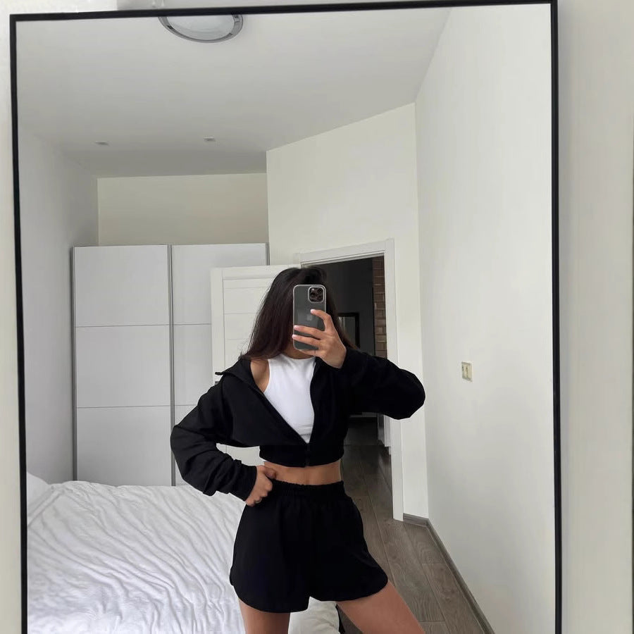 Damen Sportliches Set mit Cropped-Jacke und Shorts Norvielle