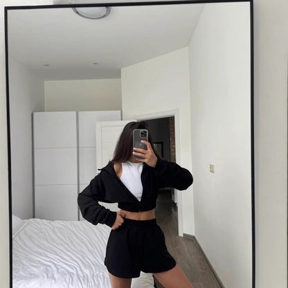 Damen Sportliches Set mit Cropped-Jacke und Shorts Norvielle