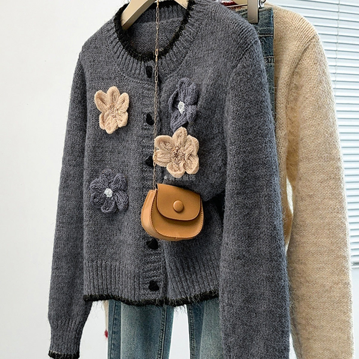 Damen Strickcardigan mit Blumenapplikationen Norvielle