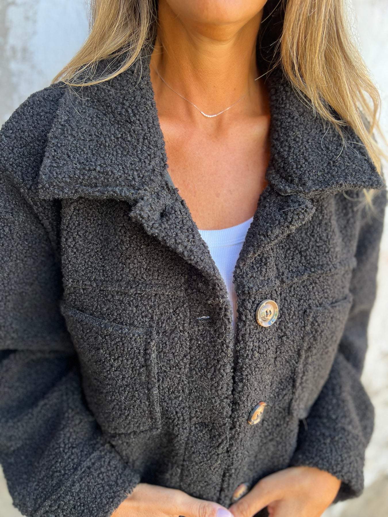 Damen Oversized-Jacke Flauschig mit Taschen und Knöpfen Norvielle