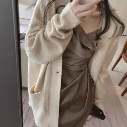 Damen Strickjacke Kuschelig Große Taschen Knopfverschluss Beige