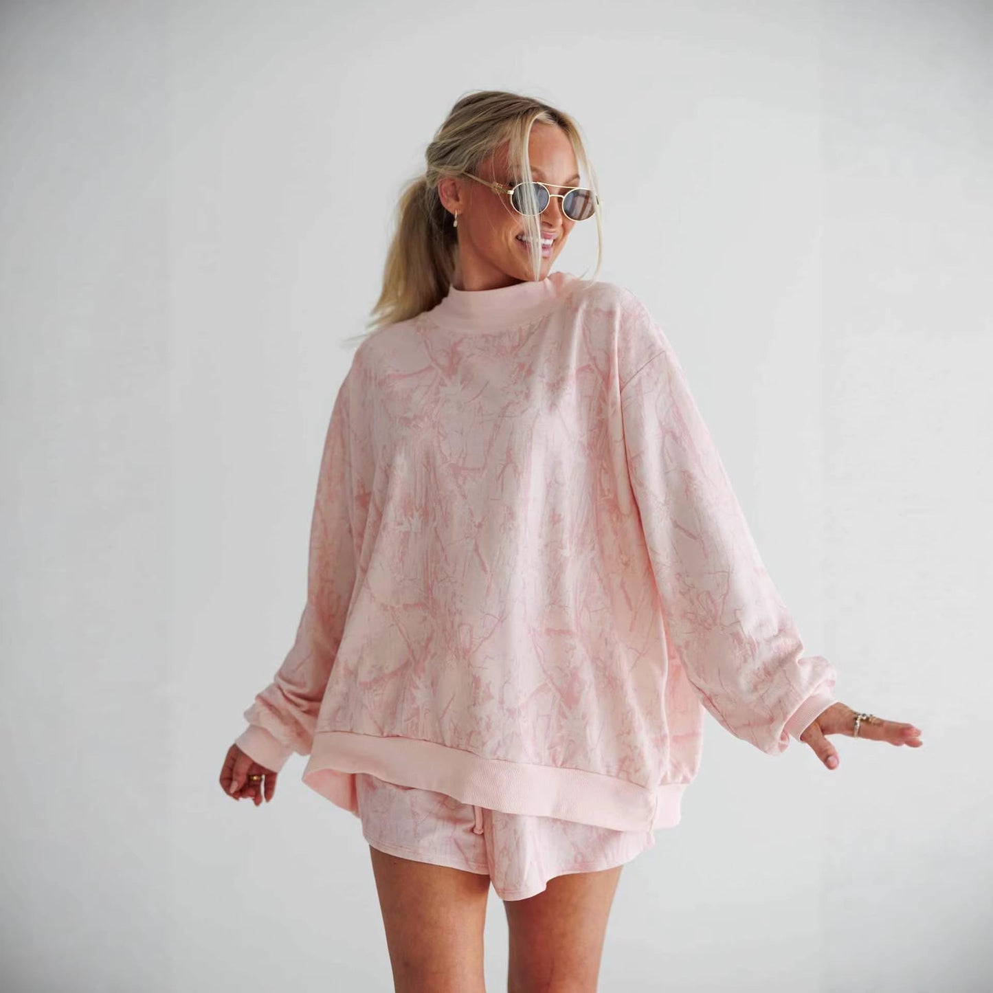 Damen Oversized Sweatshirt Hochkragen Kurze Shorts Norvielle