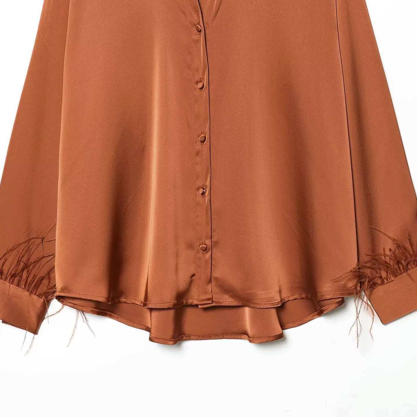 Damen Satinbluse mit Federverzierungen Elegant