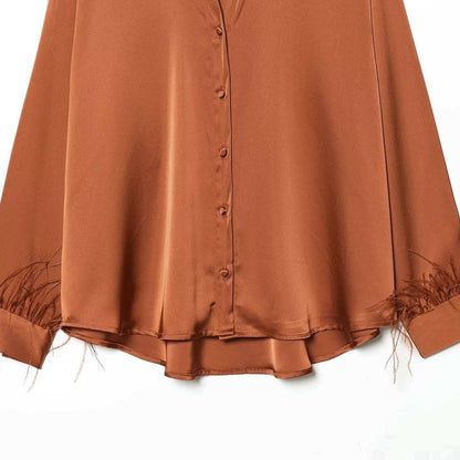 Damen Satinbluse mit Federverzierungen Elegant