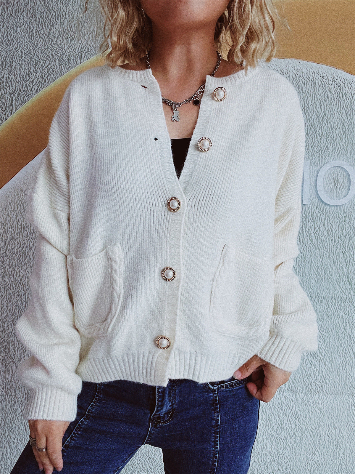Damen Strickjacke mit Perlenknöpfen und Taschen