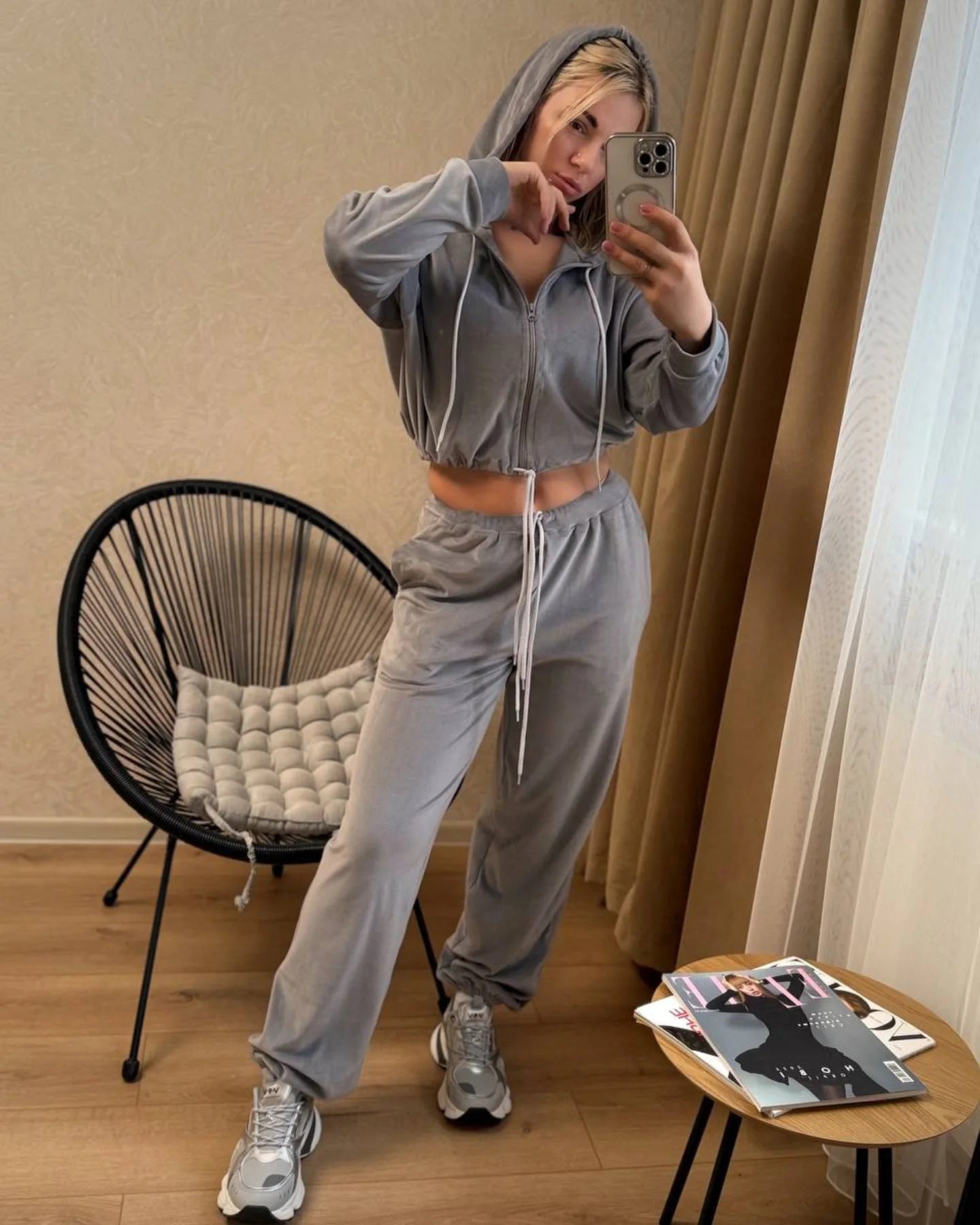 Damen Velours Freizeitanzug mit Kapuze Cropped Norvielle