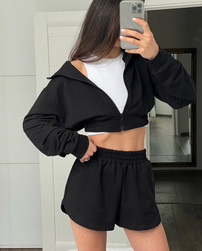 Damen Sportliches Set mit Cropped-Jacke und Shorts Norvielle