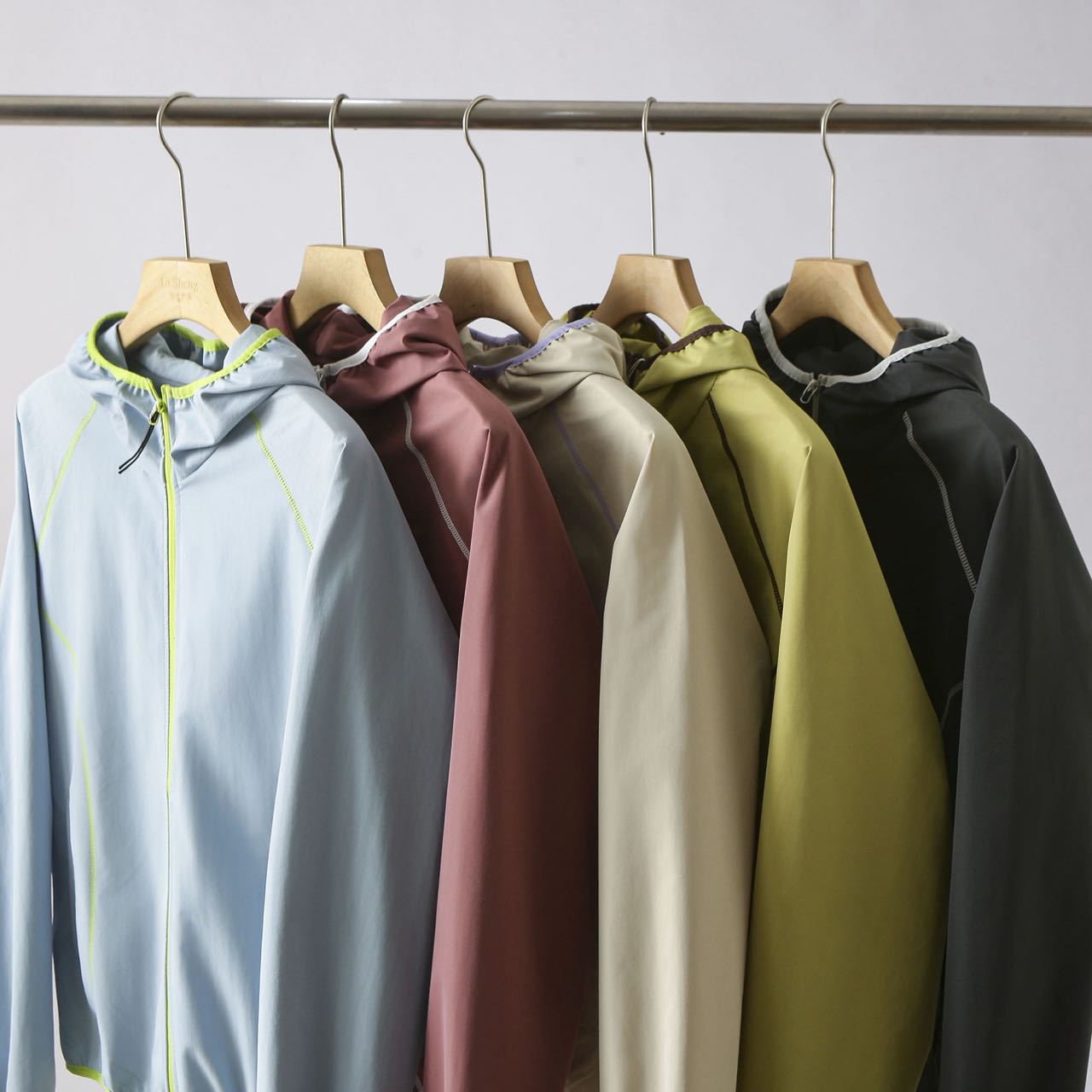 Damen Leichtwindjacke Kapuzenjacke Norvielle