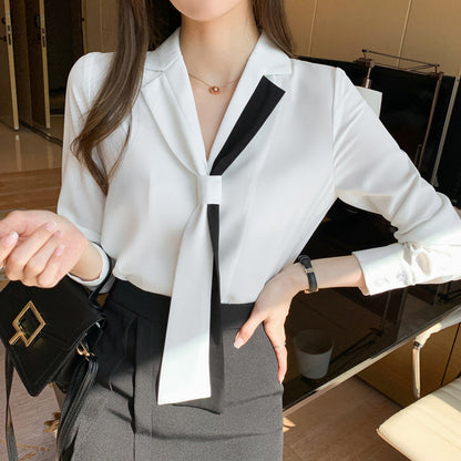 Damen Bluse mit Schleifenkragen und Kontrasten