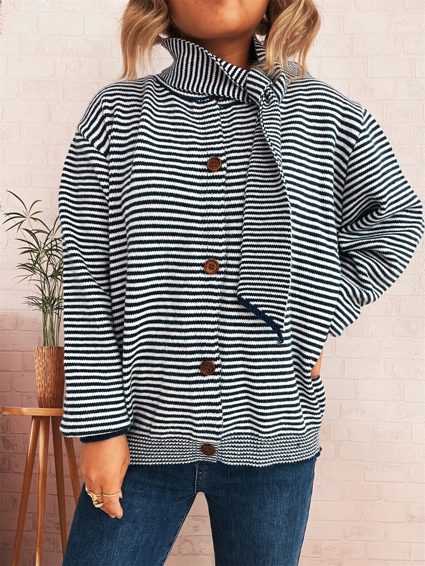 Damen Strickcardigan Gestreift Mit Hochem Kragen Dekorative Knöpfe