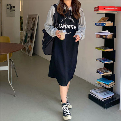 Damen Oversized Hoodie-Kleid mit Grafikdruck und Seitentaschen Schwarz - Norvielle