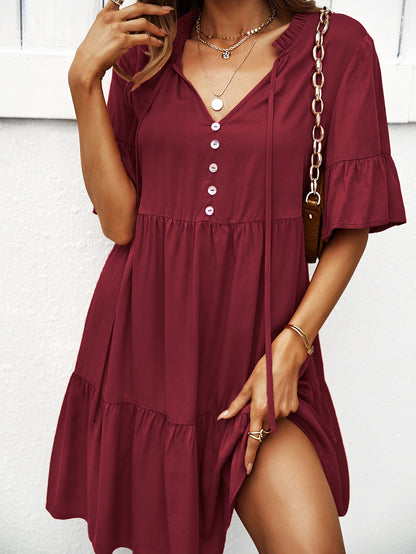 Damenkleid mit Rüschendesign und Knöpfen Feminin Norvielle