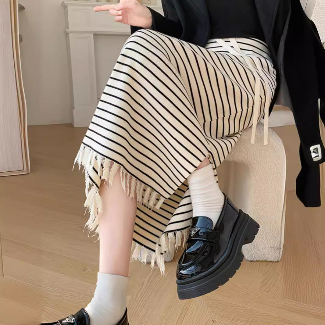 Damen Strickpullover mit Schriftzug und modischem Saum Norvielle - Norvielle