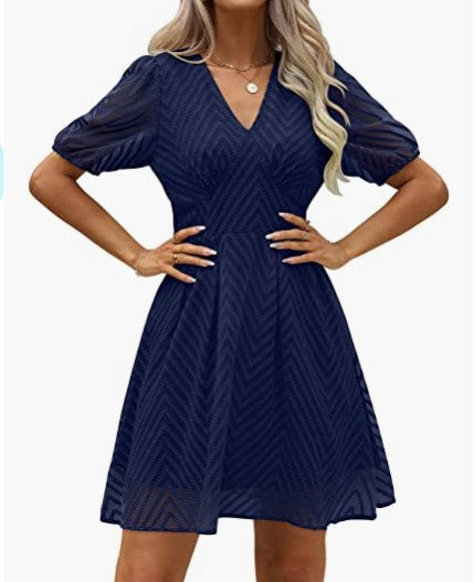 Damen Kleid mit Puffärmeln und V-Ausschnitt Norvielle