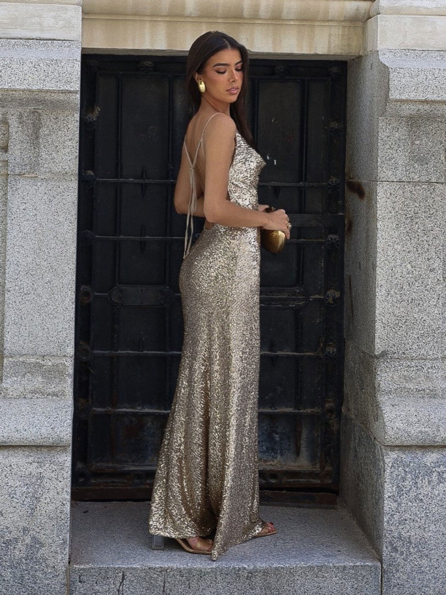 Damen Abendkleid tiefes Rückendesign schimmerndes Material Norvielle