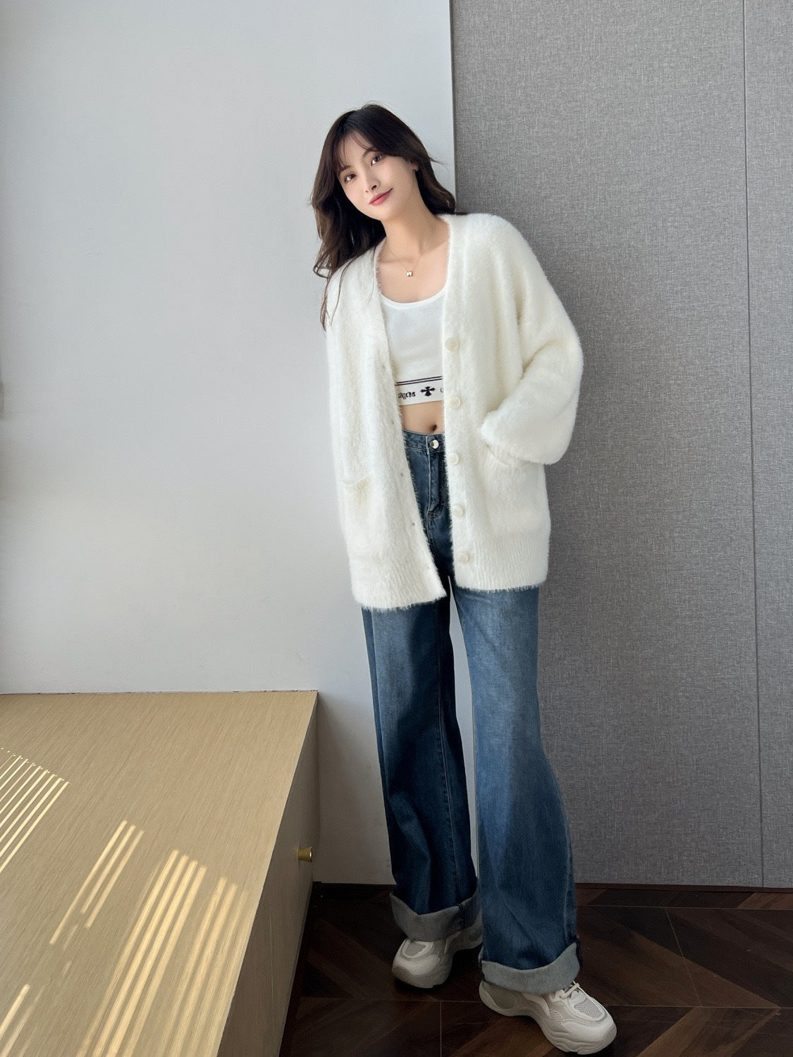 Damen Strickjacke Flauschig mit Taschen und Breitem Revers Norvielle