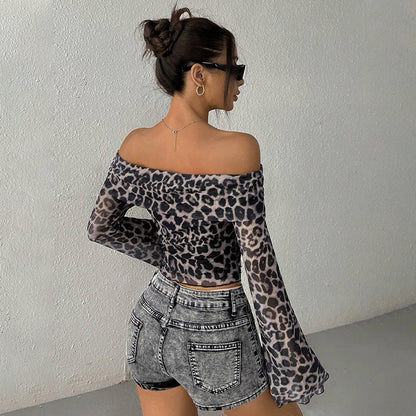 Damen Off-Shoulder- Leoprint mit Flammärmeln