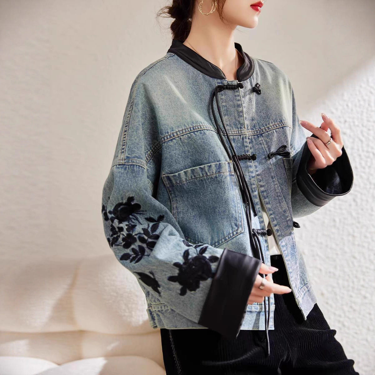 Damen Denimjacke mit Stickereien Bündchen Blumenmuster