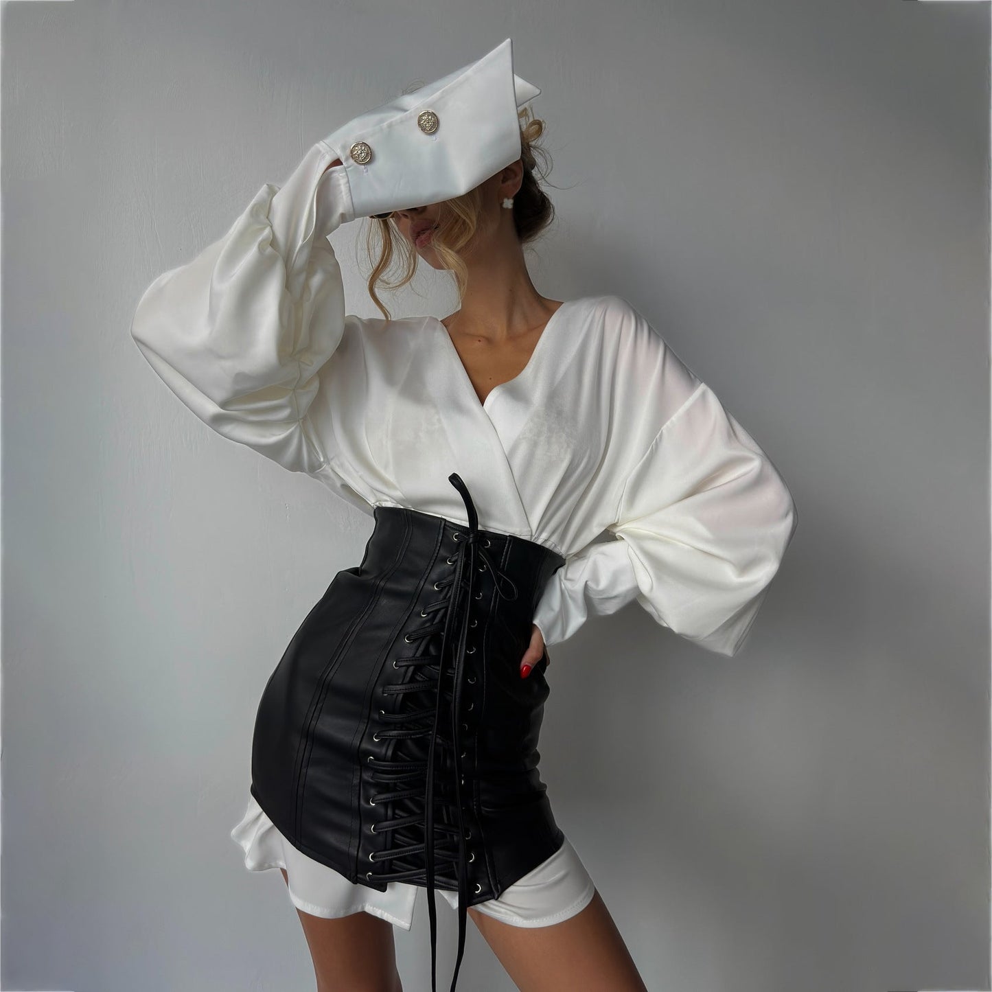 Damen Bluse mit Schnürung und Ballonärmeln Norvielle - Norvielle