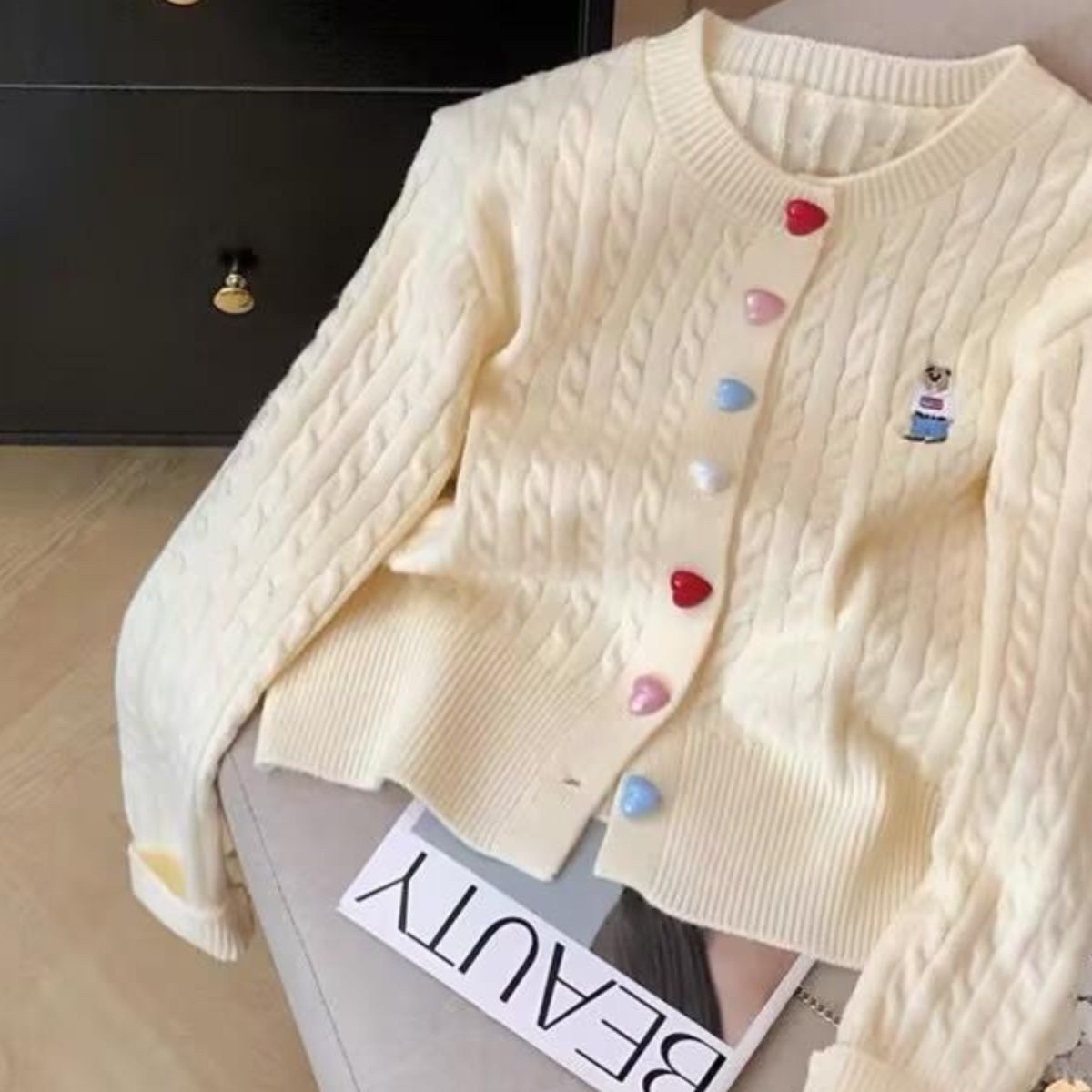 Damen Strickjacke mit Herzknöpfen Durchgehendes Muster Norvielle - Norvielle