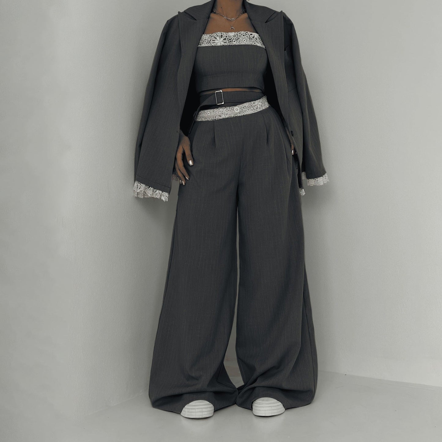 Damen Elegantes Zweiteiliges Set mit Spitzen-Details
