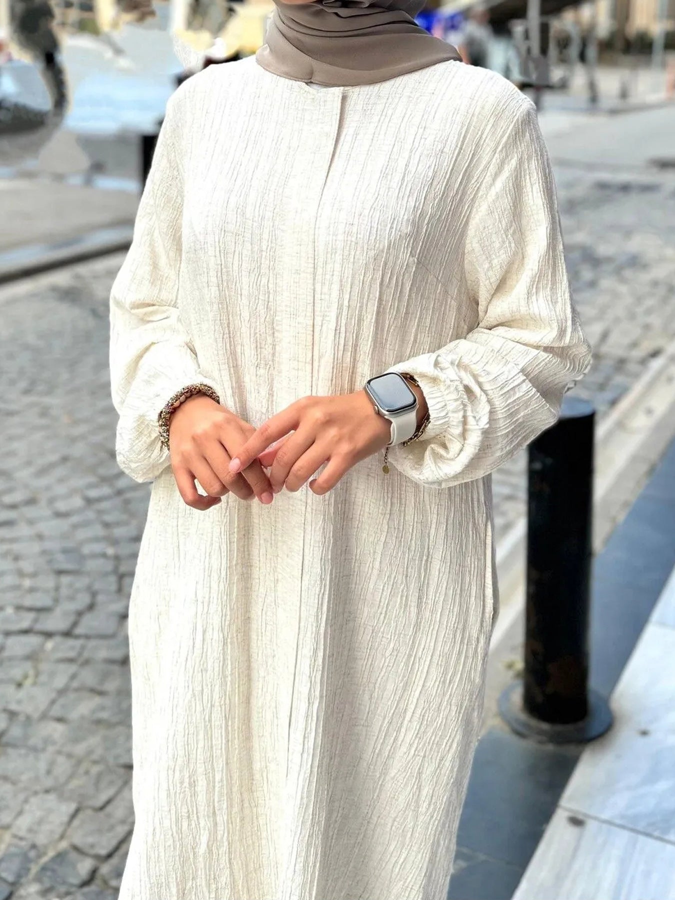 Damen Langarmkleid mit Rüschensaum aus Strukturstoff