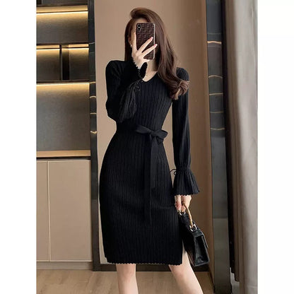 Damen Strickkleid mit Gürtel und Rüschendetails