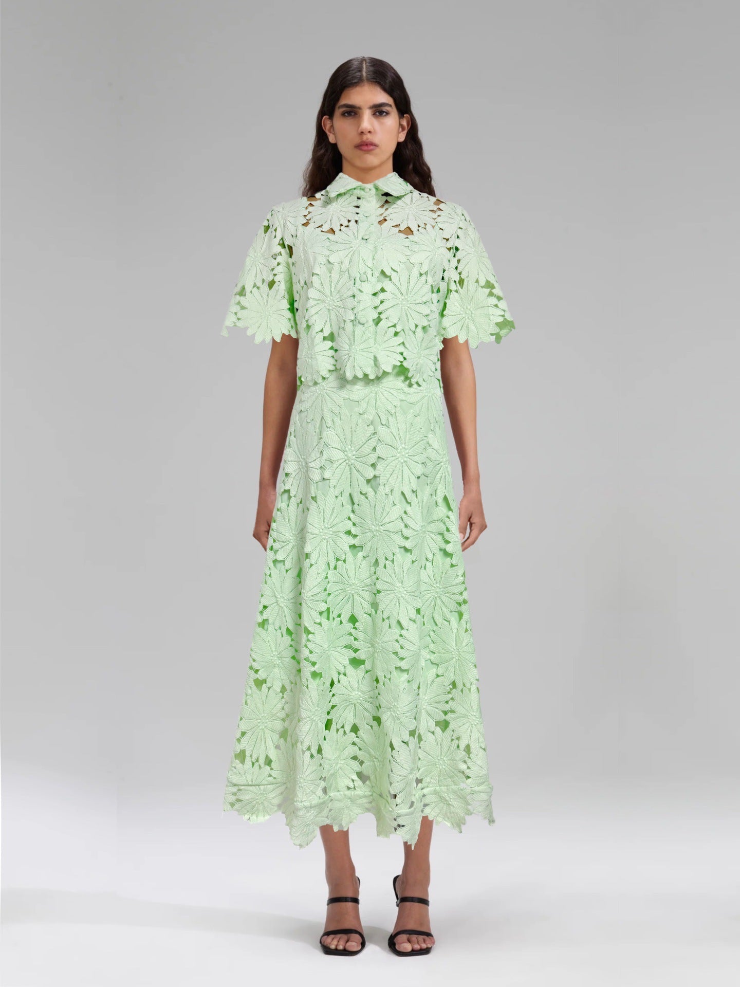 Damen Blumenkleid Hochgeschlossener Kragen Voluminöse Ärmel Norvielle