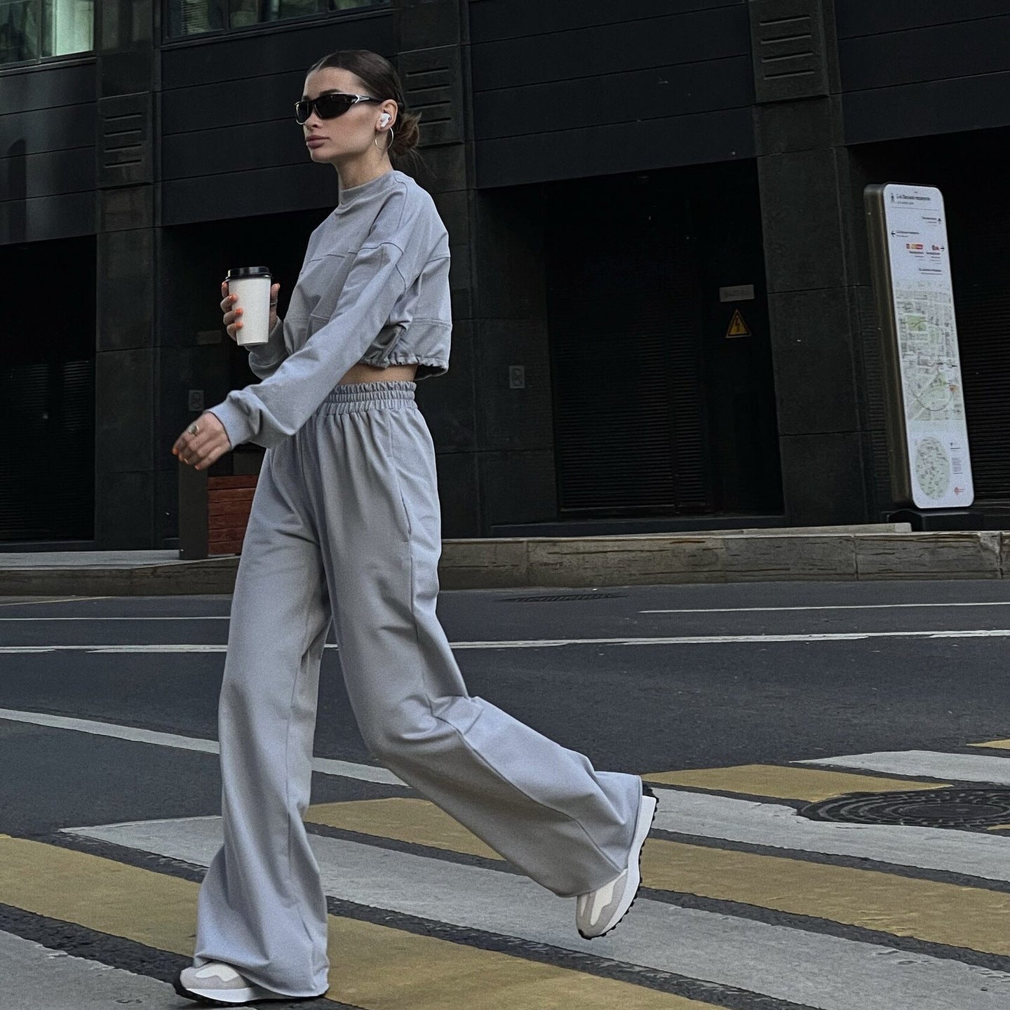 Damen Cropped Sweatshirt Set mit weiter Hose Norvielle