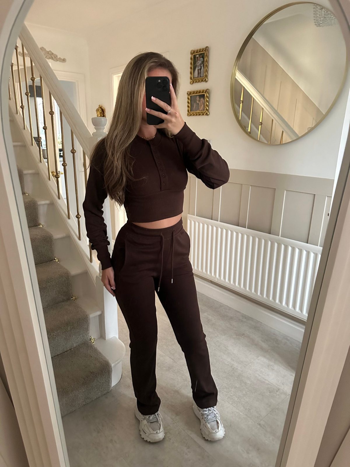 Damen Freizeit-Set Cropped Sweatshirt und Jogginghose Beige
