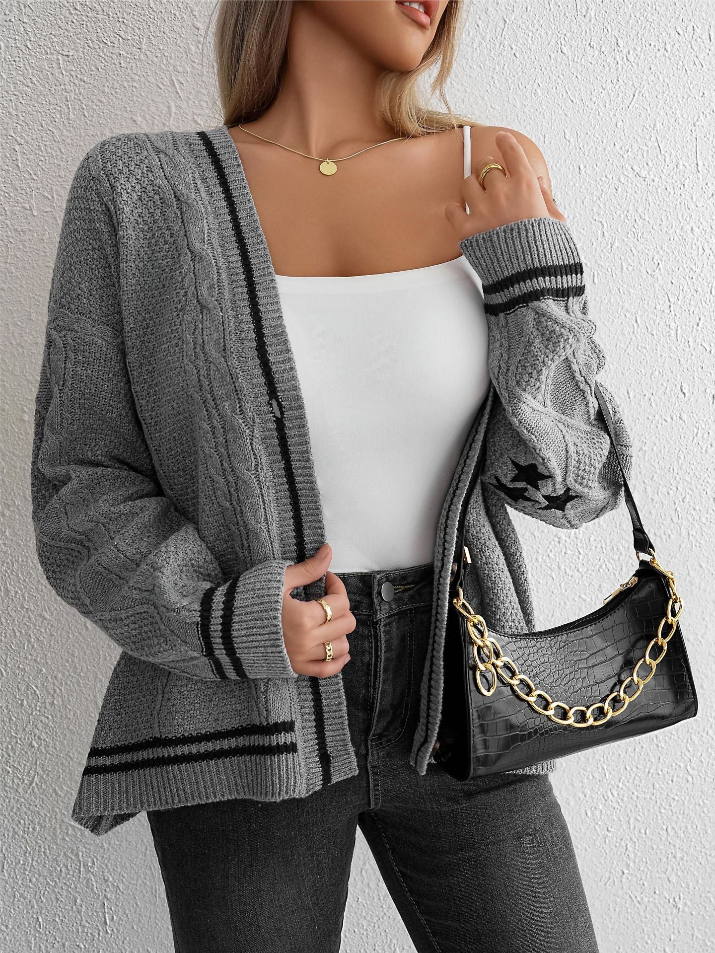 Damen Grobstrickjacke mit Zopfmuster und Knöpfen Norvielle