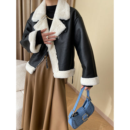 Damen Lammfelljacke Cropped Schnitt mit Druckknöpfen