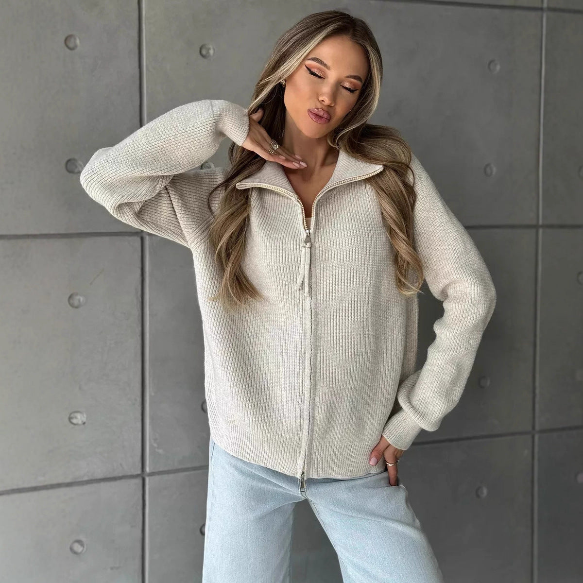 Damen Grobstrickpullover Norvielle Hochkragen Reißverschluss Beige
