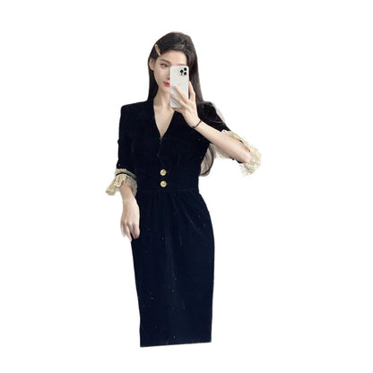 Damenkleid mit Spitzenärmeln und Knöpfen Norvielle
