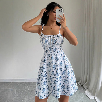 Damen Minikleid mit Blumenmuster und breiten Trägern Norvielle