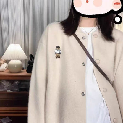 Damen Strickjacke mit Knöpfen und Bärenstickerei Norvielle
