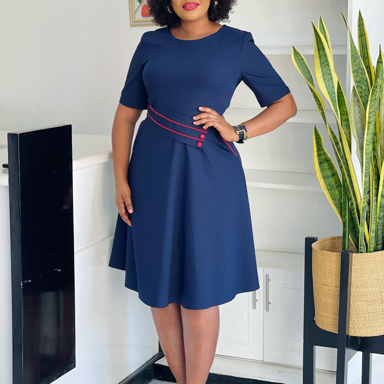 Damen A-Linien Kleid mit Gürtel und Knöpfen Norvielle - Norvielle