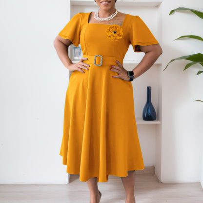 Damen Midi Kleid mit Ruffles Ausschnitt und Breitem Gürtel