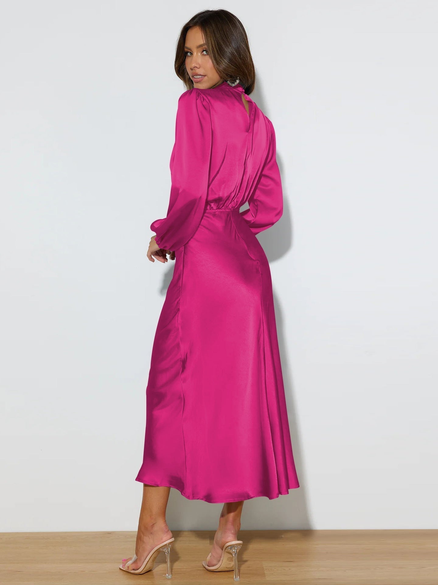 Elegantes Damenkleid aus Satin mit Langen Ärmeln